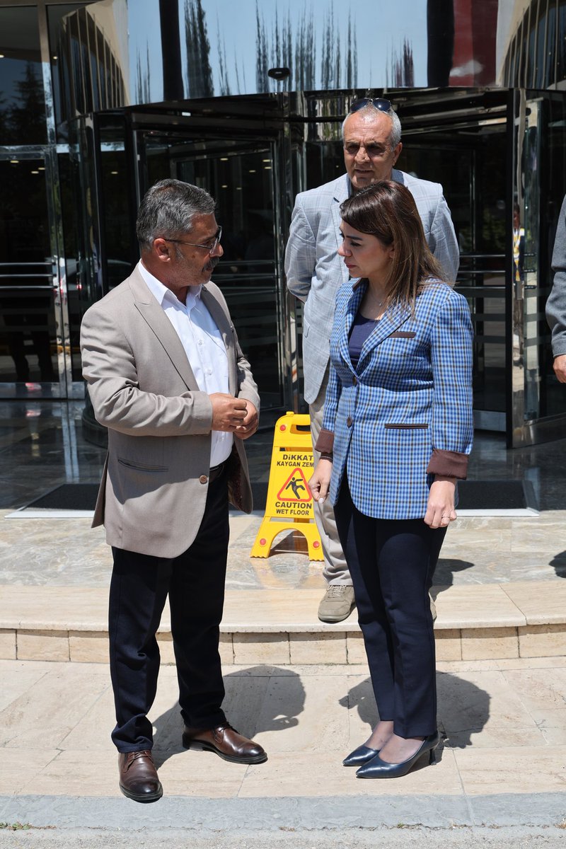 TC_BJK17's tweet photo. Sendikamız TÜM YEREL-SEN'in 5.Olağan Genel Kuruluna katılan Cumhuriyet Halk Partisi Anakara Milletvekili Sayın Gamze Şengel Taşcıer ile sendikal faaliyetlerimiz üzerine kısa bir sohbet etme fırsatı bulduk. Kendisine desteği ve anlayışı için teşekkür ederim. https://t.co/FauaEpli1Q