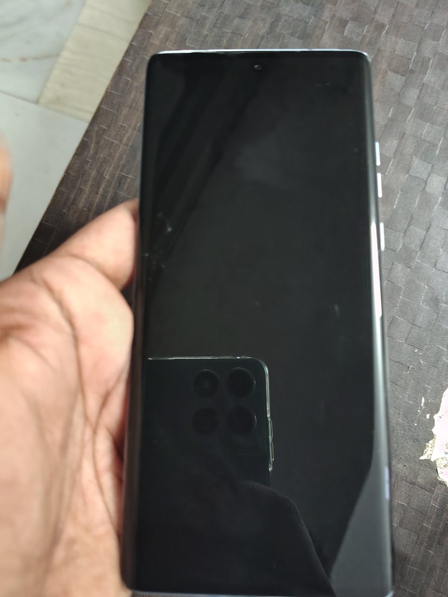 Princewasik55's tweet photo. purchased a Motorola Edge 50 Fusion on 08/03/2025.Within a short time,the phone started switching off automatically.I visited the authorized service center &amp; the phone was repaired,but after some days the same issue. Now the device is completely dead and not turning on. @Moto https://t.co/vK6RSyp1Ne
