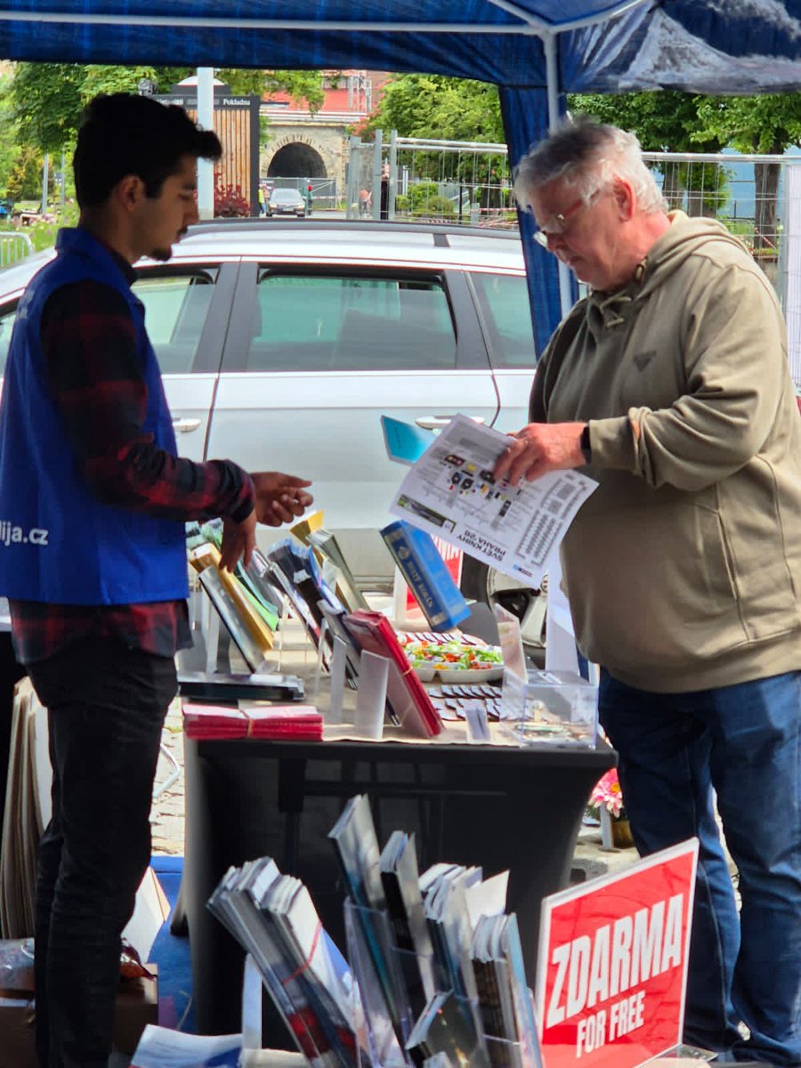 ansarullahDe's tweet photo. Alhamdulillah, on Day 2 of Tabligh activities in the Czech Republic, Majlis Ansarullah Germany continues striving to spread the peaceful message of Islam. May Allah bless every effort and guide sincere hearts. #Tabligh #Ahmadiyya
@ahmadijacz https://t.co/DEvTFlozAM