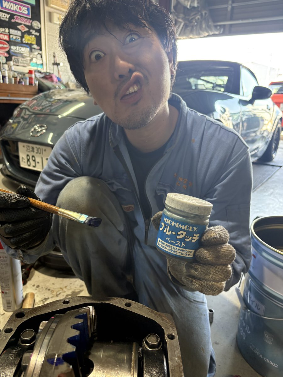 niisan237's tweet photo. R200
ファイナル5.143
36/7ノーマルピッチの強い奴。竹田君、ドライブピニオン組んだりバラしたり歯当たり調整かなり早いw
次から10万円で仕事受けて、竹田君に5000円で外注しよう😎 https://t.co/loQDNNndj7