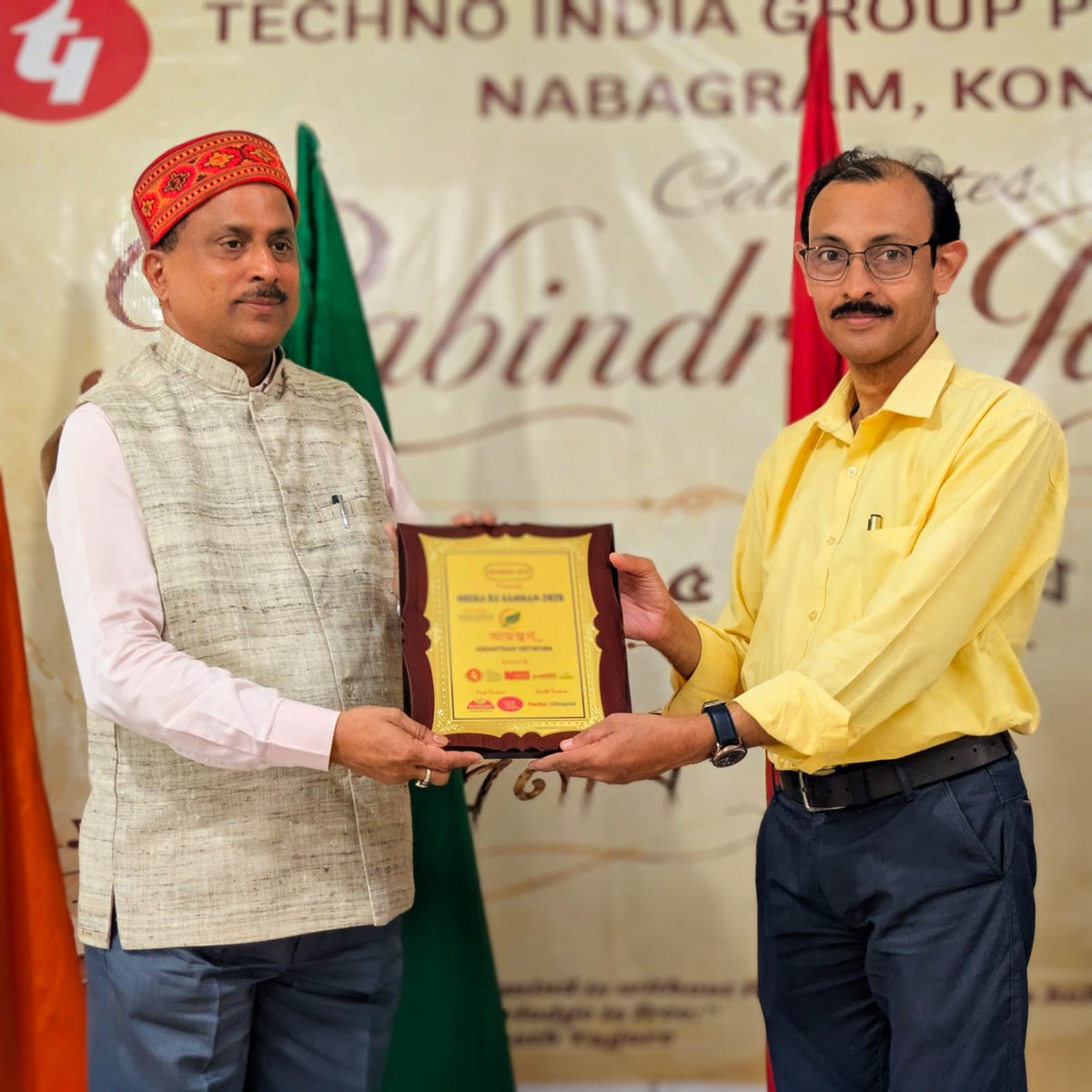 TNabagram's tweet photo. 🏆 Proud Moment for TIGPS Nabagram!

Amantran Network honoured our academic toppers of Session 2025–26 through Shera Ka Samman. 🎖️
He also felicitated Principal  with a prestigious memento. 👏✨

#TIGPSNabagram #SheraKaSamman #AcademicExcellence #CBSE #MinistryOfEducation https://t.co/N6a85FQTRY