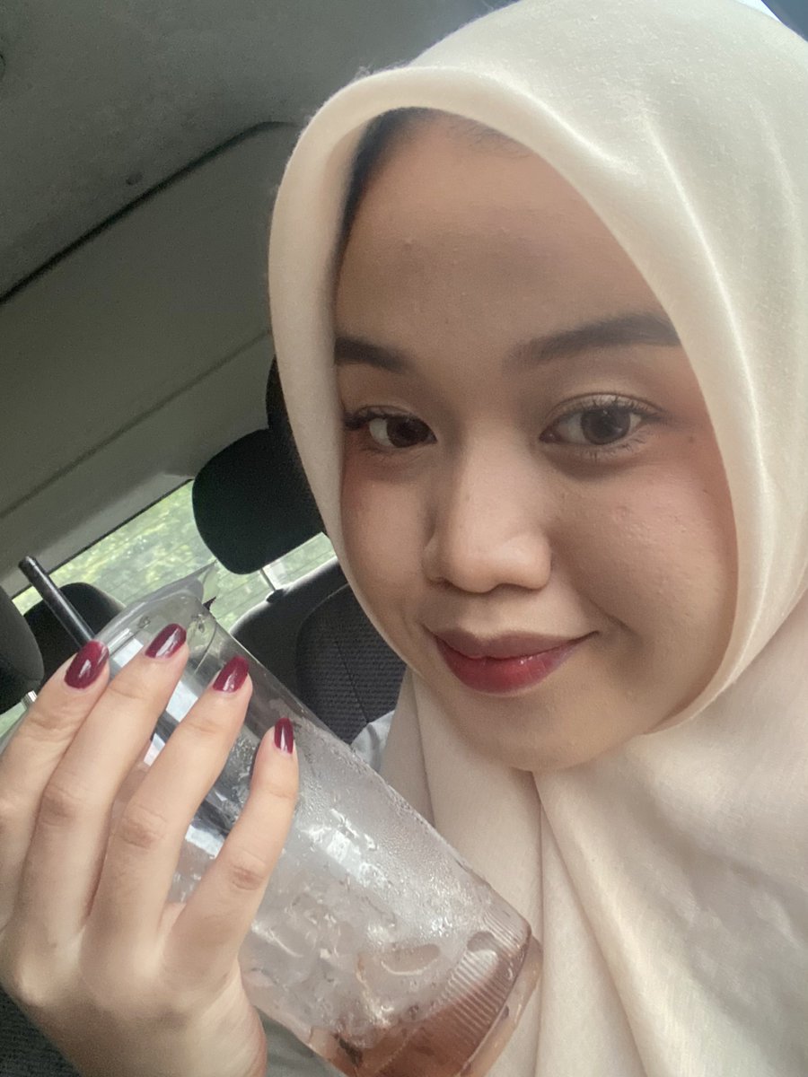 washitbola's tweet photo. EMBRYOLISSE my cinta mati guE🥹🥹☝🏻

bukan investasi bodong karena SUNGGUH GONGGG bisa mendangduyt dengan foundation 20k-ish tpi ttp MENEMPEL DENGAN HEBAT no crack di kulit super duper mega oily😭😭 https://t.co/NbZypHd3qz