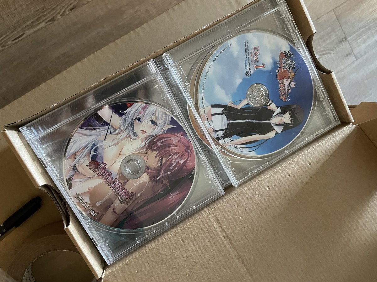 zeronin0's tweet photo. 引っ越し準備中の気付き
CD類入れるのにvansの靴の箱が丁度いい https://t.co/7fiIk9CjfE