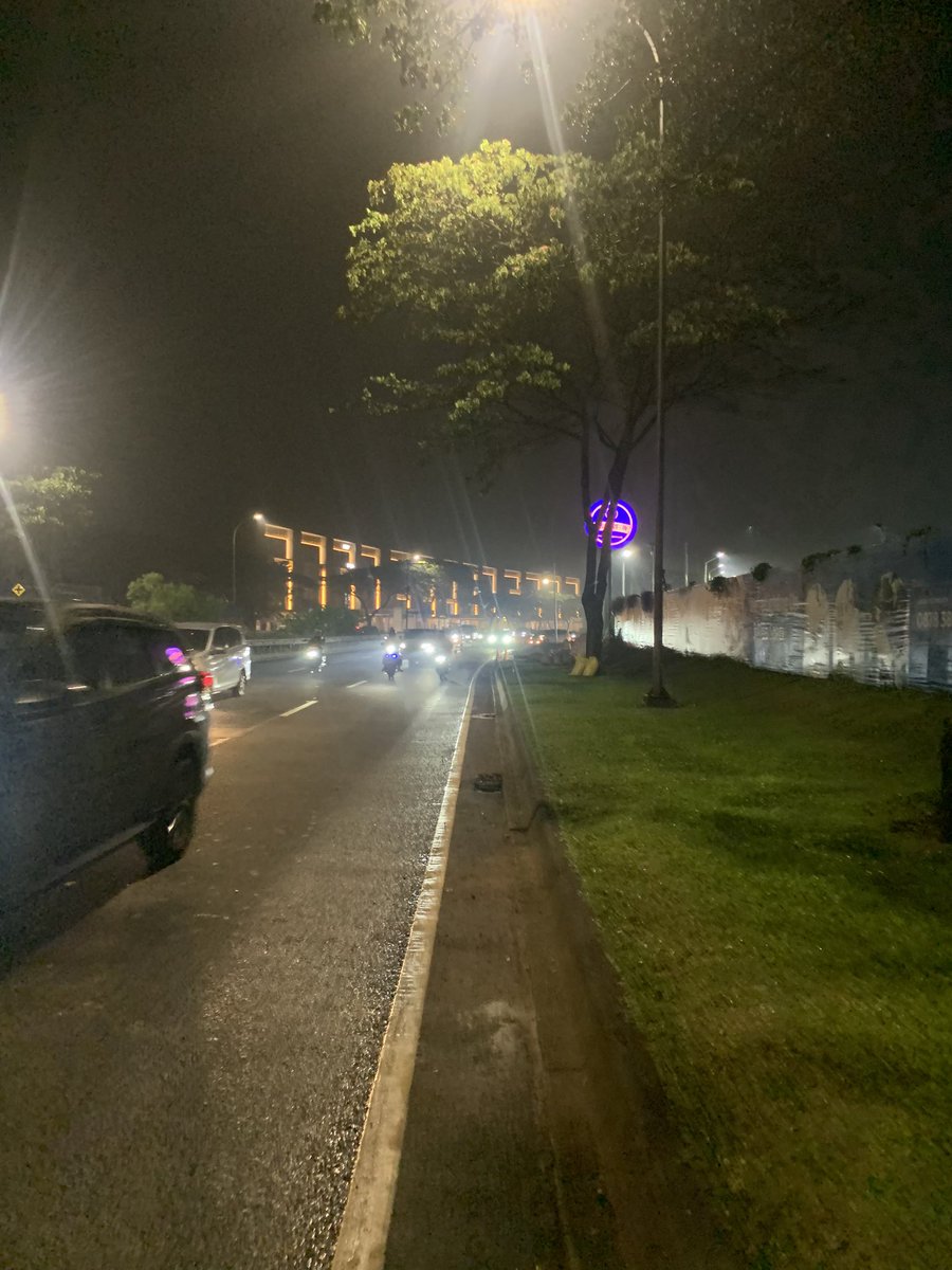 Druhm1's tweet photo. Any city is a walkable city if you’re stupid enough https://t.co/E1sZWeseBf