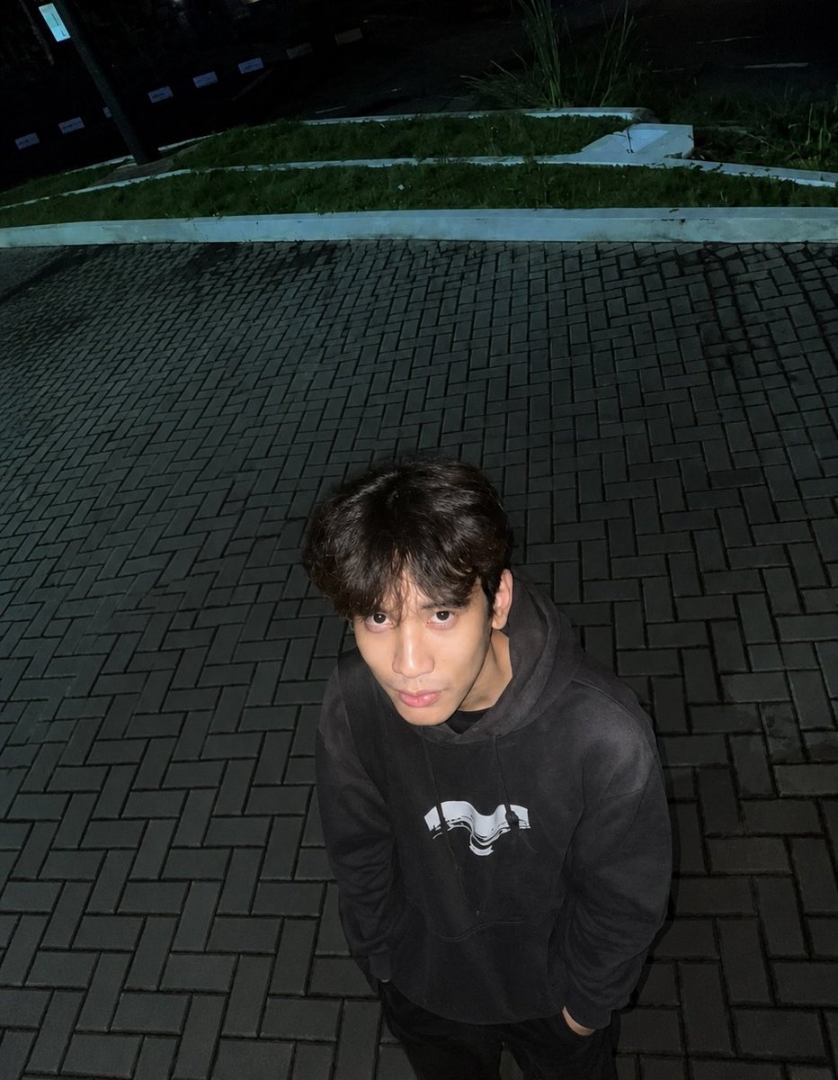 hwei tweet media
