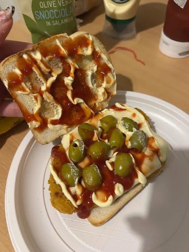 EatinErni tweet media
