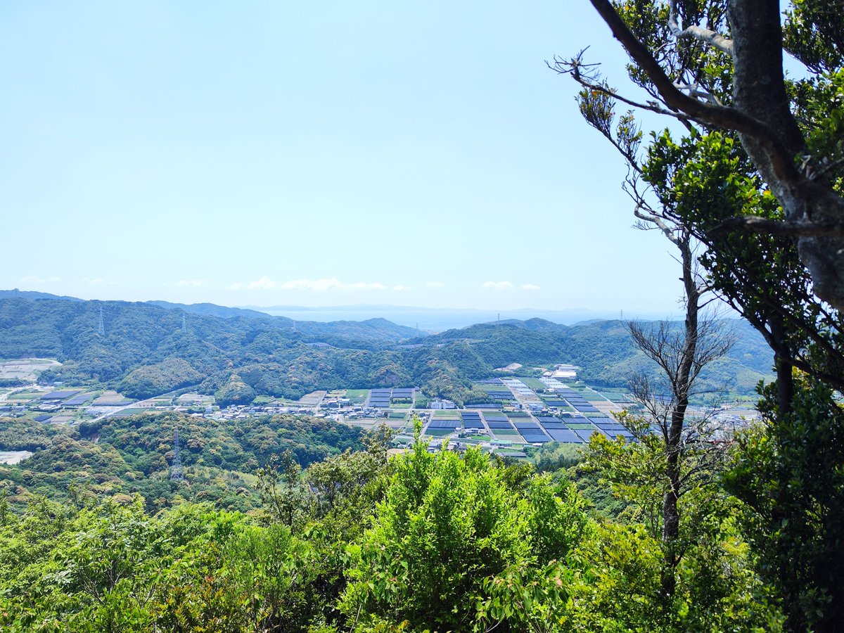 tarosuke512's tweet photo. 地元の同級生が登山興味あるっていうから２人連れて山登ってきた。おじさんになってから一緒に山登ってるなんて想像もしなかった様な２人だけど、やっぱり子供の頃からの知り合いってのは特別な安心感があるのかもな。 https://t.co/CfRpSFaxIg