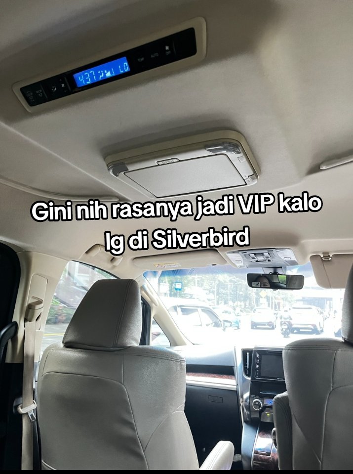 arshakaR95's tweet photo. Berasa jadi VIP kalo naik Silverbird, dari dulu seringnya naik si taksi biru sampe hampir coba semua servicenya @bluebirdgroup emang gak ada yg bikin kecewa #selaluber54ma https://t.co/9d7jhXwnY1