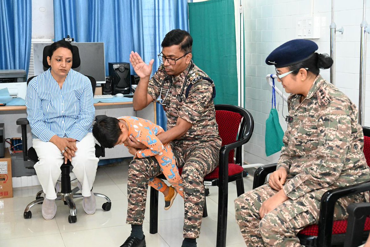 GCCRPFGTY's tweet photo. GC GTY Montessori School conducted a briefing session on Choking Hazards in Children by Dr Shreekant, CMO with the initiative of smt Neelam Dhyani Head RCWA. A tribute to young lives lost, and a commitment to vigilance, preparedness &amp; child safety.@cwacrpf https://t.co/DeGc6iLhvd