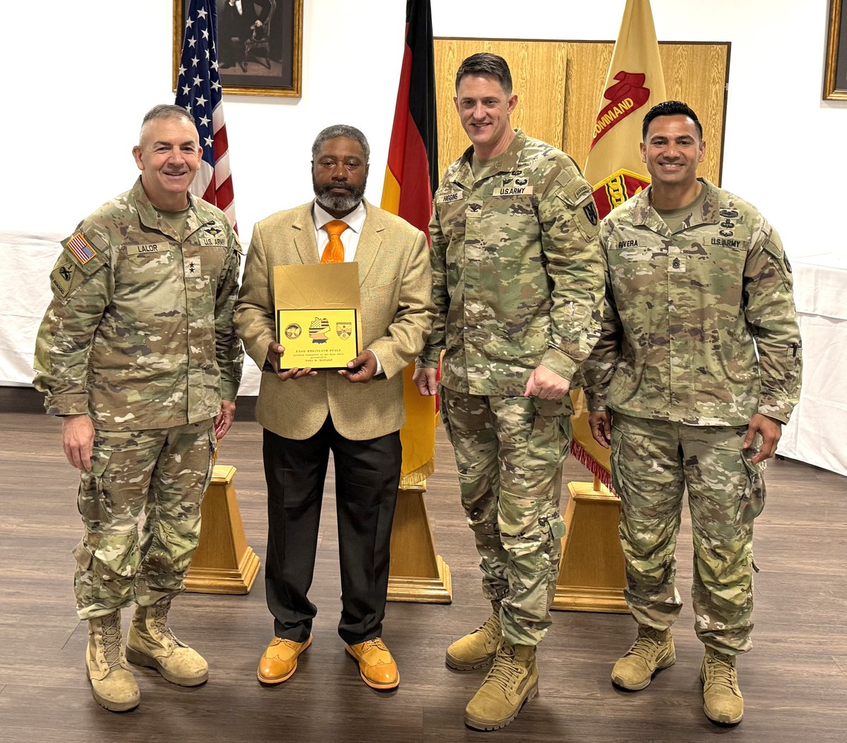 🏅 Congrats to Toby Holland, 2025 Rheinland-Pfalz Army Community Service Volunteer of the Year! His work as a CYS coach helped over 200 Kaiserslautern youth thrive. #ThisIsUSAREURAF #VolunteerOfTheYear https://t.co/Z7phX2Shgo