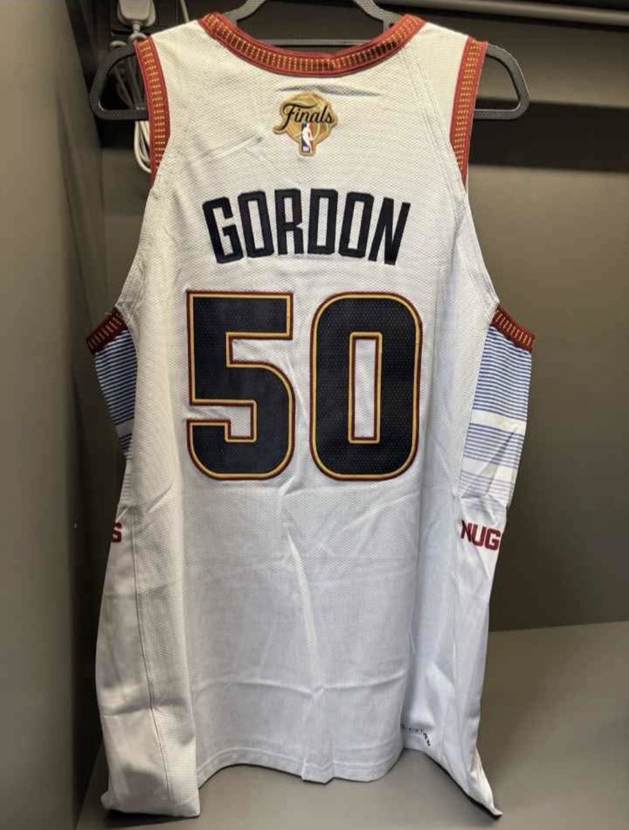 BuzzVigil's tweet photo. @marevlr @iamrahstradamus Only pic I can find from an old eBay listing. 
Believe it was a size 52(XL) as well 🔥 https://t.co/gwt7Fw7iPL