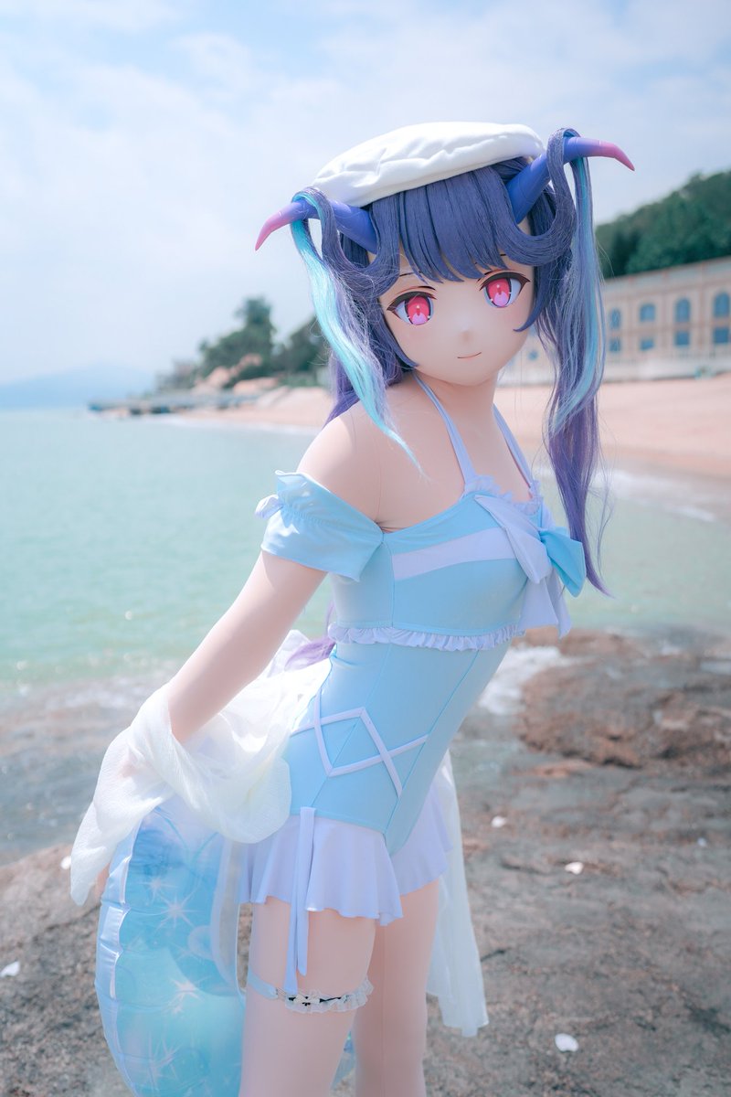 Yukikaze564's tweet photo. 沐浴、玩水和阳光——
海滩路上的夏夜，阴影深处的水果和蒸汽的味道——
轻薄的衣服身体极其放松。

十七岁的心中的吸引力和隐秘的陶醉。

📷：@Lunarwolf_LB 
#夏 https://t.co/OEc7IybYXk