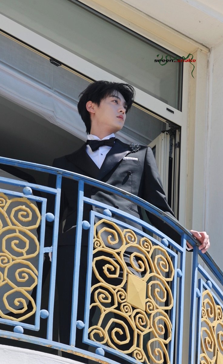32txxx's tweet photo. 颤抖吧！即将向我们走来的是193线下实物战神·红毯主理人·黑西装巨星完全体·田栩宁！

TIAN XUNING CANNES DEBUT
 #XuningxLOrealParisCannes https://t.co/csIdgQZ7DV