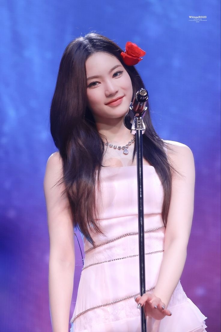 staycisi's tweet photo. @Gyuviin @seodaesupport @LifeAtSeodae @submodeseodae @yuharamv @thupakorn Dan untuk ModeSeodae sendiri terima kasih telah menjadi rumah bagi saya. Dea menunduk pelan, dan senyum kecil itu kembali muncul. Lalu ia melangkah mundur perlahan dari mikrofon, memberi ruang pada @thupakorn untuk melanjutkan. https://t.co/dclrNXEUhY