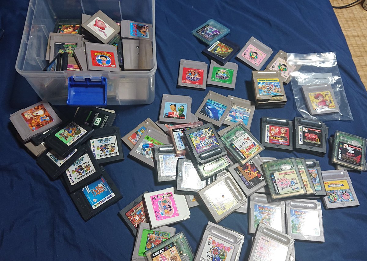 多分、遊ばなそうなゲームボーイソフトを4本ずつまとめたら16袋あった