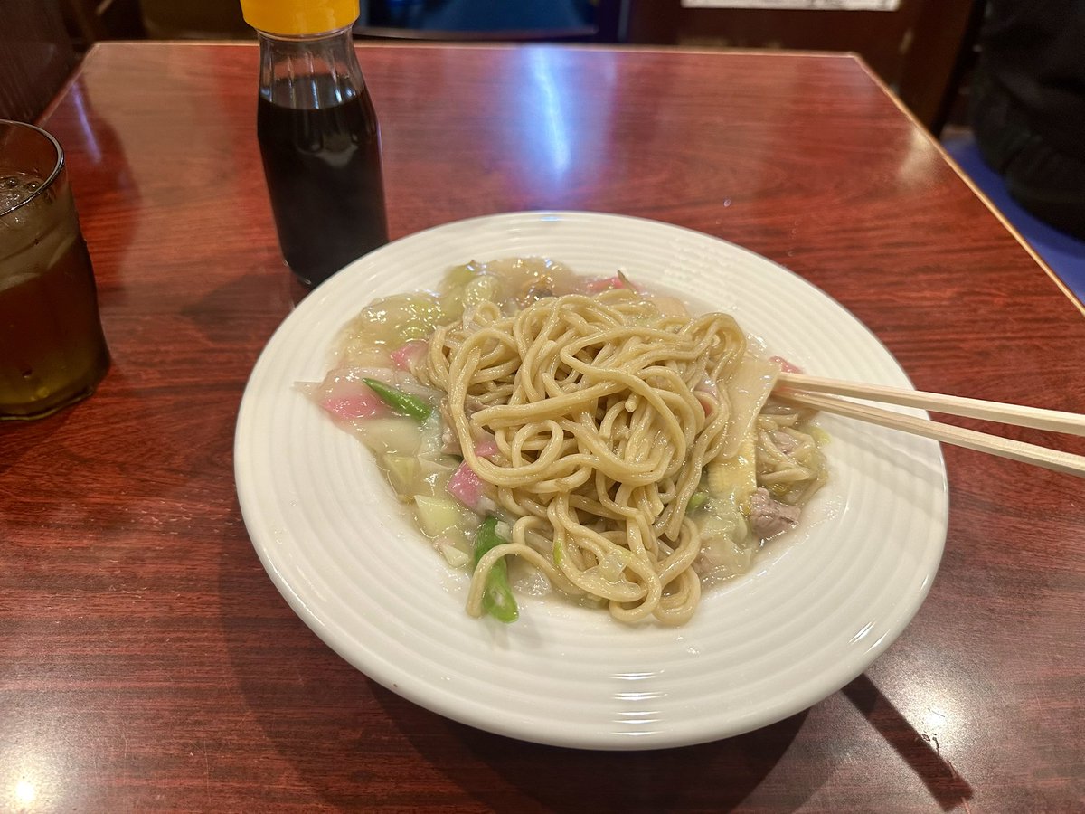 MAXIZALCO's tweet photo. しめは、最近ケンミンショーにも出た店で皿うどん��麺。たしかにソースをかけたら更に美味い。
 #神戸サポ長崎遠征 https://t.co/SaRvj2D5og