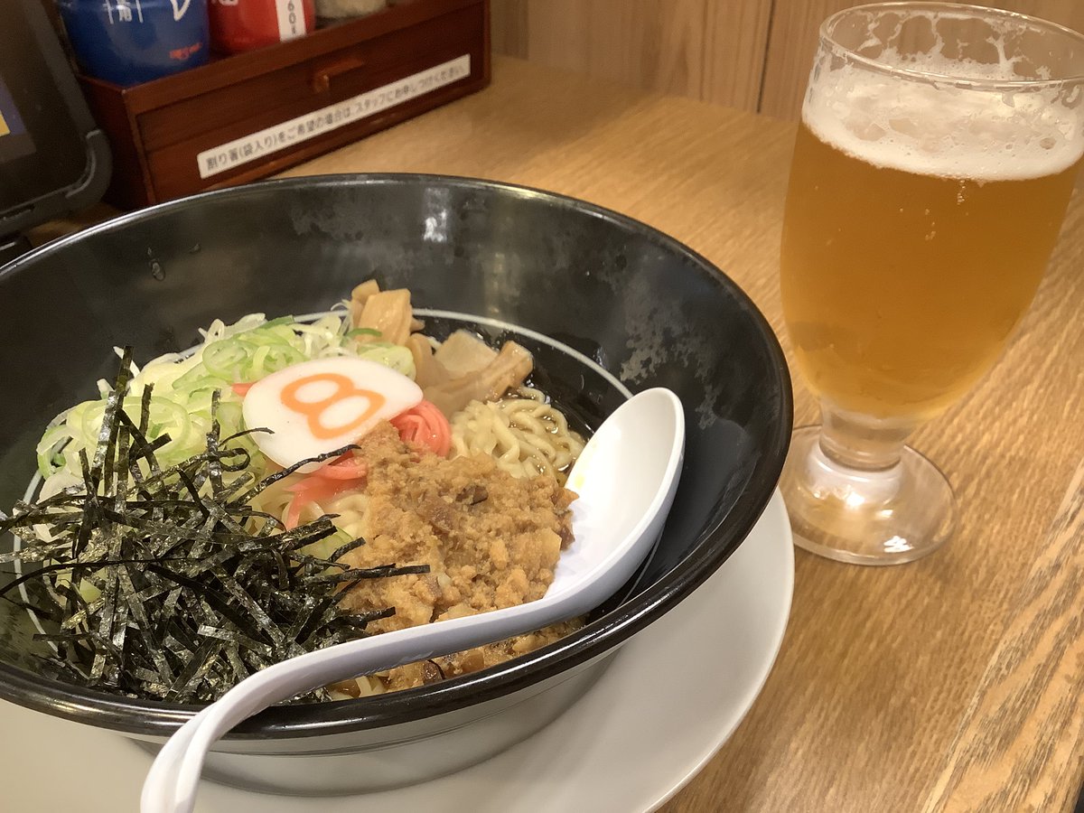 Shun9539's tweet photo. こないだ金沢行った時は取り敢えず8番ラーメンとチ��ンカレー食っといた https://t.co/rtvbGEYI9r