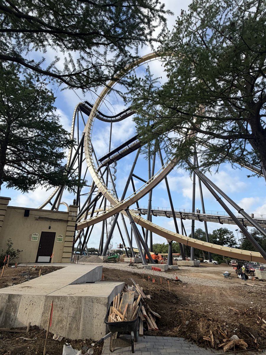 TPArchive's tweet photo. A couple more photos of the #Tormenta construction site from ACE Spring Conference!

#SixFlags https://t.co/Z7kjVHuddU