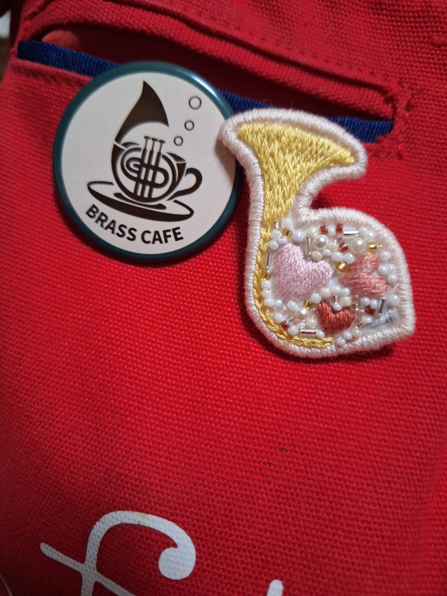 rinamayuto's tweet photo. 今日は、カバンに これ付けていきました❣️
かわいい♥️
#BRASSCAFE
#刺繍でつくる楽器屋さん https://t.co/PGkDN6Mq8c