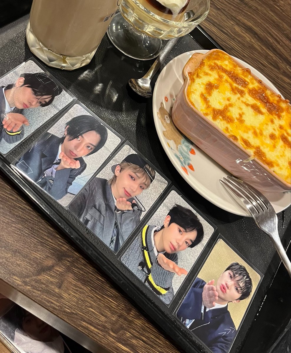 ring2_case517's tweet photo. RingRing🎵
【Case0517 D-1】

偵探先生/小姐們，晚安！
明天就是正式辦案日了🕵️‍♀️✨

CALL-ME-BACK偵探事務所內的案件物資、委託人資料與各項證物，都已經陸續整理完畢！
等待各位前來報到📒

🔎

𝗧𝗡𝗫 𝟰𝘁𝗵 𝗔𝗻𝗻𝘃𝗲𝗿𝘀𝗮𝗿𝘆
𝗖𝗮𝗳𝗲 𝗘𝘃𝗲𝗻𝘁 𝟮𝟬𝟮𝟲

🗓️2026.05.17
📍ToTheMoooon圖寞癮咖啡小酒館 

𝗖𝗔𝗟𝗟𝗜𝗡𝗚 𝗧𝗢𝗠𝗢𝗥𝗥𝗢𝗪📞

#TNX #티엔엑스
#RingRing_Case0517
