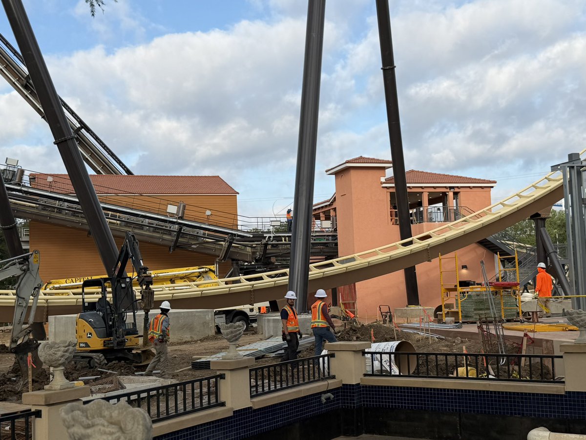 TPArchive's tweet photo. Going behind the scenes of #Tormenta this morning!

#SixFlags https://t.co/okBFVLEM5k