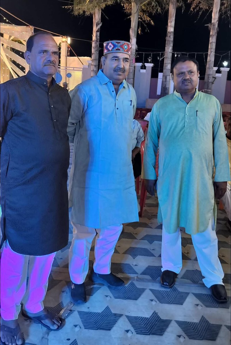 mpajaypratap's tweet photo. सीधी जिले की चुरहट विधानसभा अंतर्गत ग्राम पावा में श्री दीनबंधु सिंह गहरवार जी के सुपुत्र के तिलक समारोह में सम्मिलित होकर मंगलकामनाएँ प्रेषित किया।
इस दौरान उपस्थित परिवारजनों एवं सम्मानितजनों से आत्मीय भेंट वार्ता हुई।
#सीधी #चुरहट #अजय_प्रताप_सिंह #Sidhi #mpajaypratap https://t.co/2dPOLQYIVJ