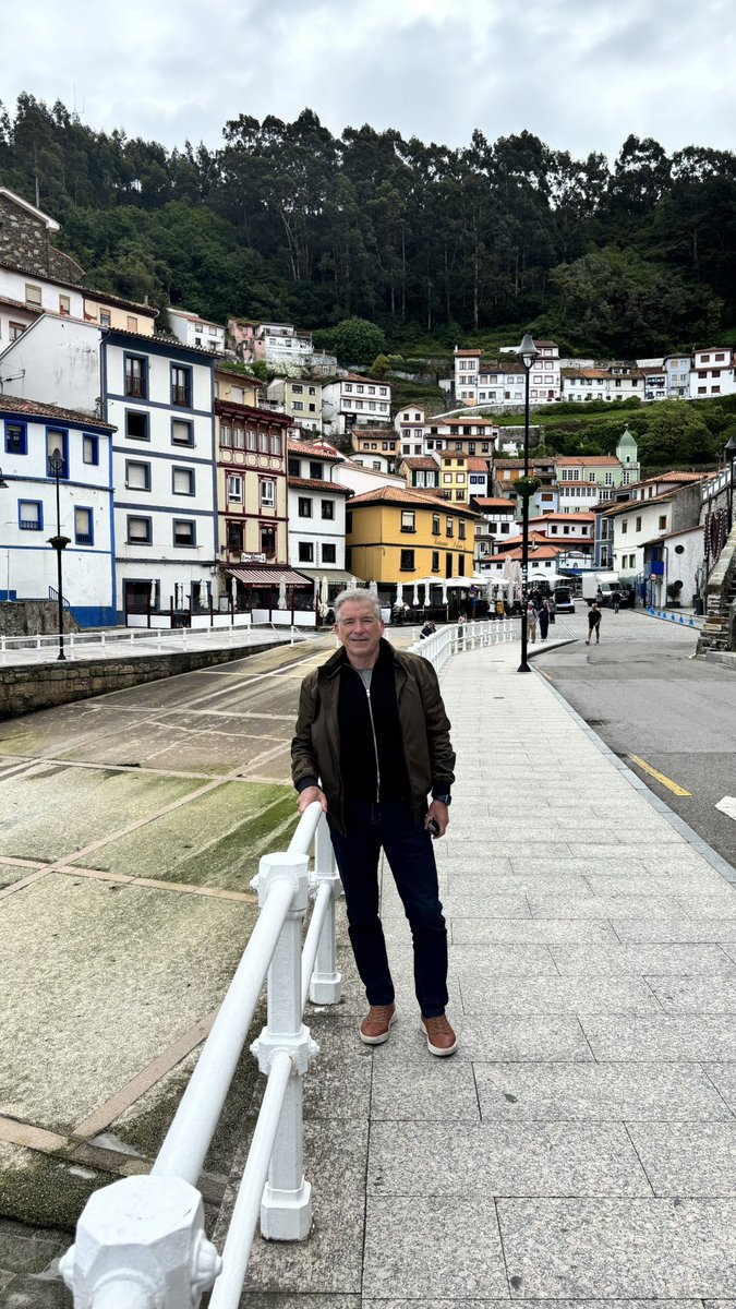 a_orejuela's tweet photo. Último día en Oviedo, y como no pasar por este precioso pueblo pesquero, Cudillero, seguiremos el año que viene por el Camino De Santiago, el Olvidado. https://t.co/C9mPyvtTK5