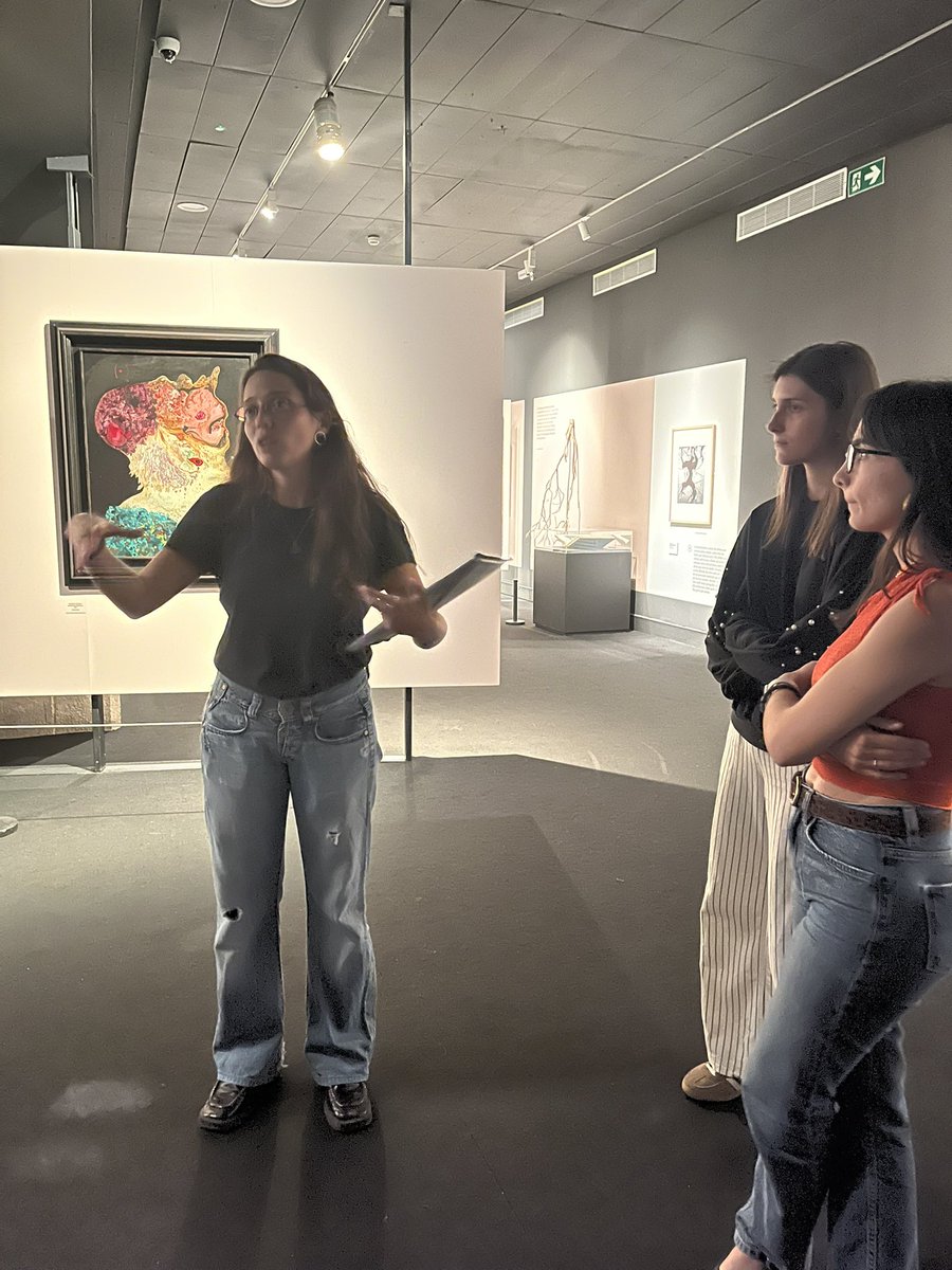 MartaMarfany's tweet photo. Alumnes de @TraduccioUPF a l’exposició “Rodoreda, un bosc”, amb una guia de luxe, @ivetzwatrzko https://t.co/Sk15QsmvYI