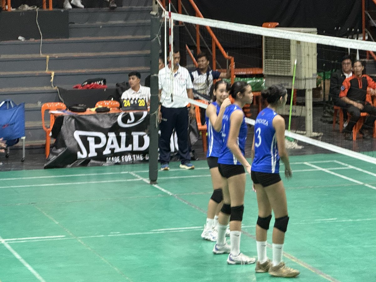 zdref91144101's tweet photo. Ateneo GVT version of twin towers w/Mendoza (3) playing OPP &amp; Espinosa (4) playing MB. I'm 5'9 but they are definitely taller than me😂If they can train Mendoza as an OPP that's going to be a formidable frontline for AGVT. #OBF #ADMU #AGVT https://t.co/BIrMgZzfrq