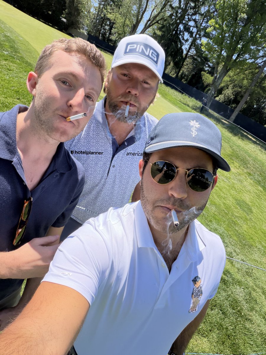 CaseyHalp's tweet photo. Nothing quite like a mid round moving day dart with Downtown Dan Brown after his 12th hole. There may be no bigger legend on the tour. A true man of the people. https://t.co/lyZb6HwpAN