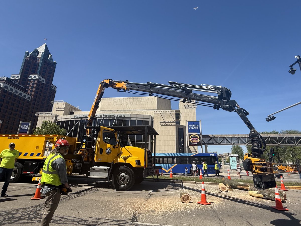 City of Milwaukee - DPW tweet media