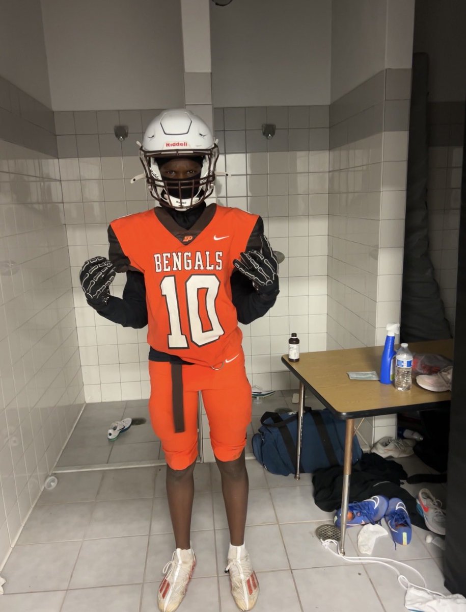 8of8thh's tweet photo. Orange vs White Game C/O 29 DB Piper High https://t.co/wlPaQvjDiu