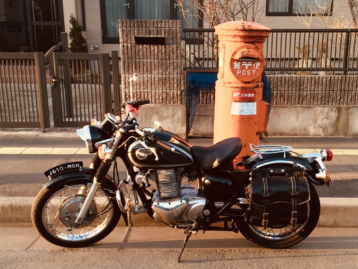 mutochin's tweet photo. こんなバイクに乗ってるよ。(15)

今年のGWも #W650('99/W1SA仕様)で1,400kmツーリング。長距離も疲れず走れて兎に角愉しい。#エストレヤ('02カスタム/本妻)は下道トコトコが最高。ロングストロークの単気筒エンジンが奏でる音が心地よい。共にキャブ車。エストは前後ドラム。旧き良きオートバイの形。 https://t.co/KC3jCfP4e8