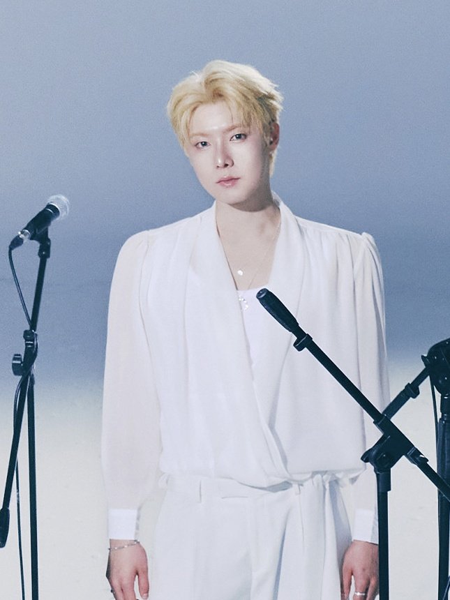 we_makeasound's tweet photo. welcome back star yonghoon https://t.co/pPjFGTi3rS