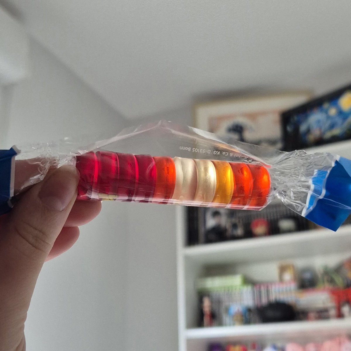 khaleeshy's tweet photo. Le haribo lesbien est canon https://t.co/5r8wrY8wpK