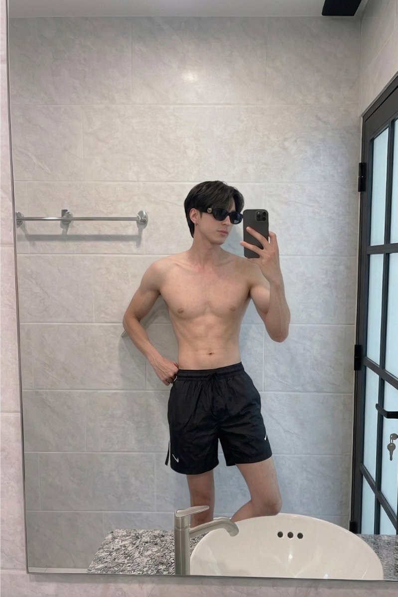 PhisW10886's tweet photo. อยากลองหน้ากระจก 💦 https://t.co/yrNtciH7h2