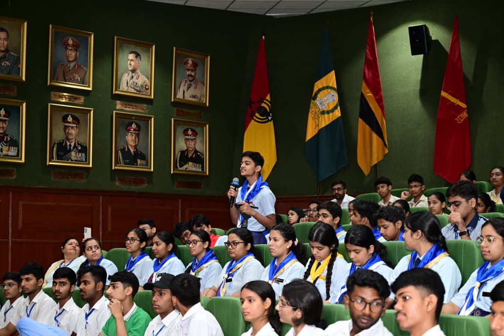 adgpi's tweet photo. Click on the link below https://t.co/c0fJh2R7g2

to watch #GeneralUpendraDwivedi, #COAS address students from schools and colleges during the ‘Sena Samvad’ event at Manekshaw Centre, New Delhi. The initiative provided a platform for Citizen-Military dialogue aimed at strengthening the bond between the Armed Forces and the youth of the nation.

During a fireside chat on ‘Leadership and Lessons for the Youth’, the COAS shared inspiring insights on life in uniform, leadership, values and selfless service to the nation. ‘Sena Samvad’ serves as a heartfelt bridge between soldiers, veterans and citizens, fostering a deeper understanding of the ethos, spirit and role of the Indian Armed Forces in #NationBuilding beyond the battlefield.

@DefenceMinIndia
@SpokespersonMoD