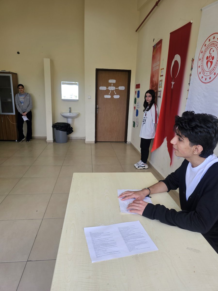 Siverek_GM's tweet photo. Bugün gençlik merkezimizde sınav provası heyecanı ve tiyatro çalışmalarının enerjisi bir aradaydı 🎭📚
Hem geleceğe hazırlanıyor hem de sahnede yeteneklerimizi geliştirmeye devam ediyoruz.
Azim, emek ve eğlence dolu çalışmalarımız tüm hızıyla sürüyor ✨
@OA_BAK @gencliksporbak https://t.co/1KobAe7tWa