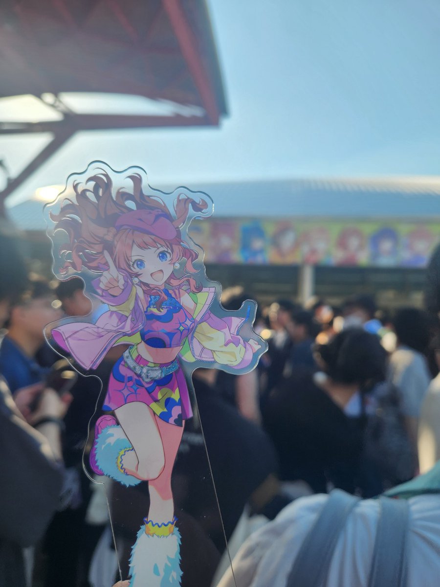 builder_555's tweet photo. しかし今日暑かったな💦自分的にアパレルコラボのブルゾン着てくの断念したの悔しいが正解だったかもと思うくらい。
しかし！そんな快晴で暑い日にライブ現地でセミブルー聴けてコールも出来たのは最高だった！ https://t.co/3PzW4SoX4i