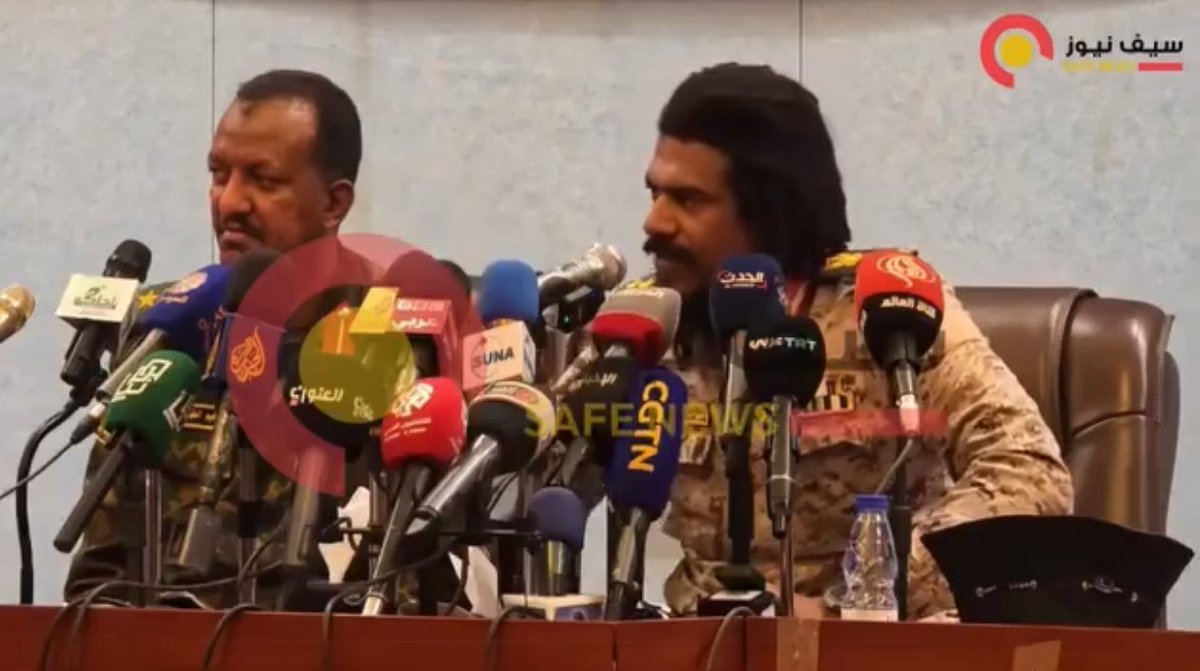 HkZuk's tweet photo. خلال مؤتمر صحفي من داخل «الخرطوم».. القائد المنشق من مليشيا الدعم السريع «السافنا»: نحن جزء من القوات المسلحة ونقاتل جنب الى جنبها ولم نكن يوما دعم سريع. https://t.co/3jduTHQLdG