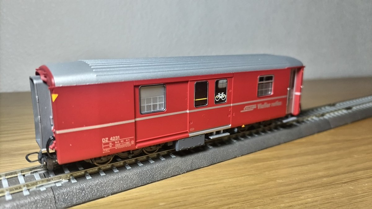 yoshi_myou's tweet photo. BEMOの車両が増えました。
DZ4231 荷物車
B2316 2等客車
B2317 2等客車
#Rhätische
#レーティッシュ鉄道
#鉄道模型
#BEMO
#HOmsize https://t.co/tZpu1dA0Jn