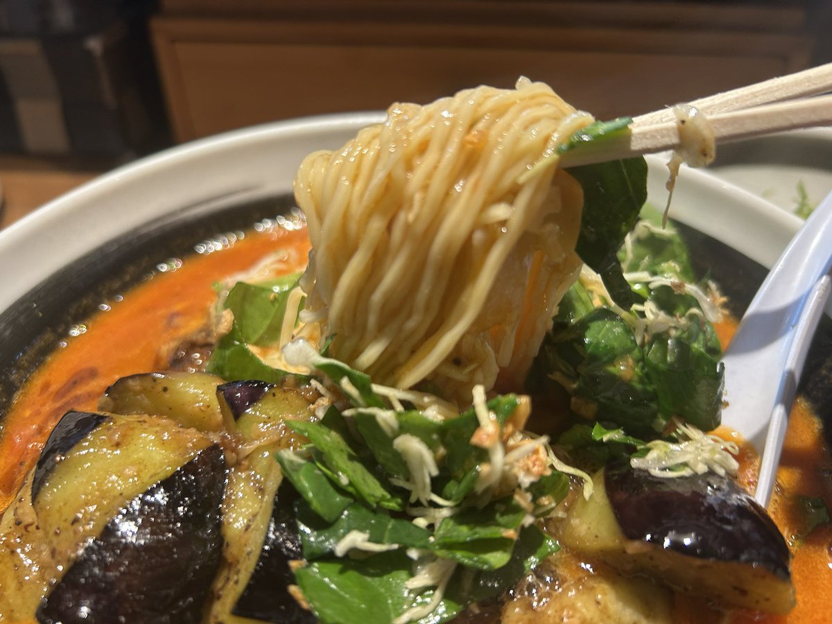 motoninjya's tweet photo. こういうラーメン邪道と思ってたけど美味かった
最後メシいれて完全体 https://t.co/ntABAfxSIG