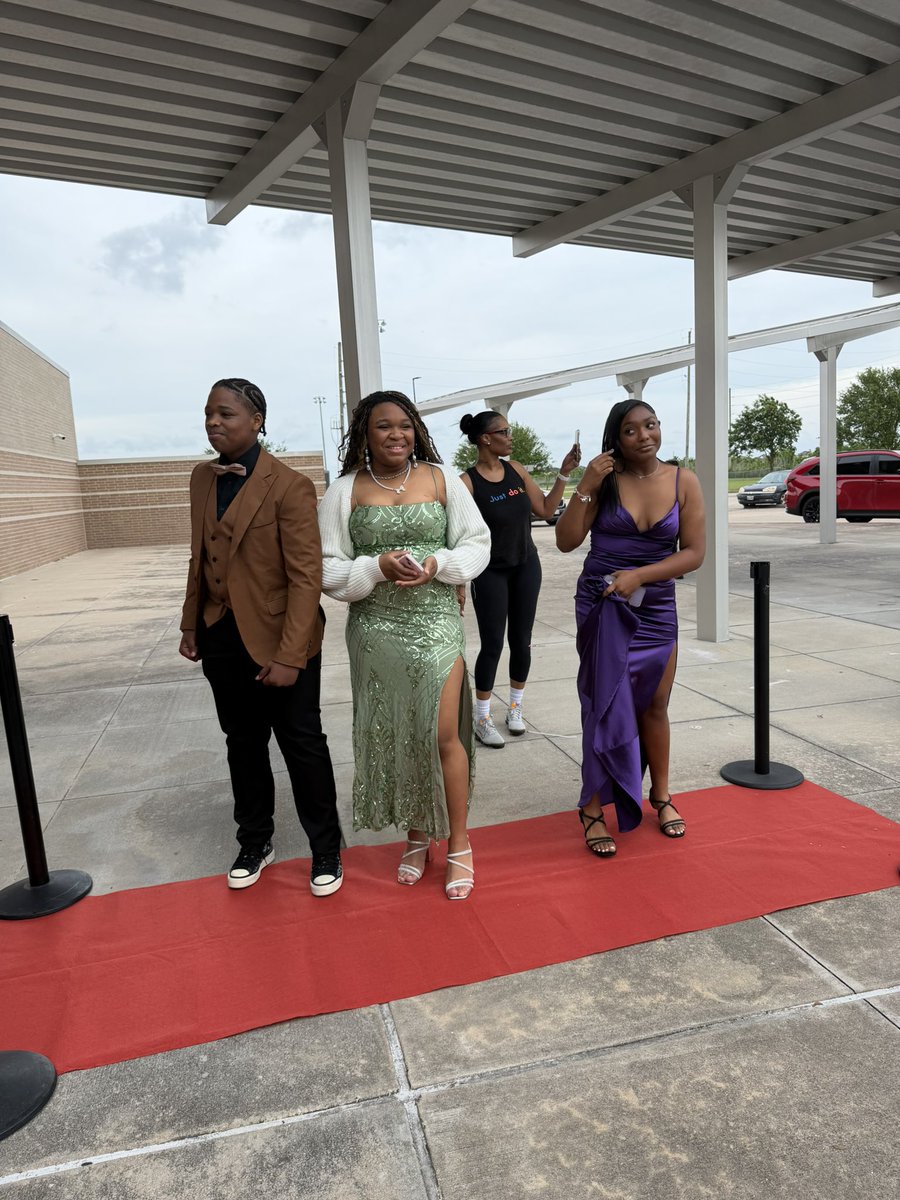 RodeoPalms's tweet photo. Elegant 8th grade red carpet event! RPJH formal night 🏆 https://t.co/zSLPom3lxd