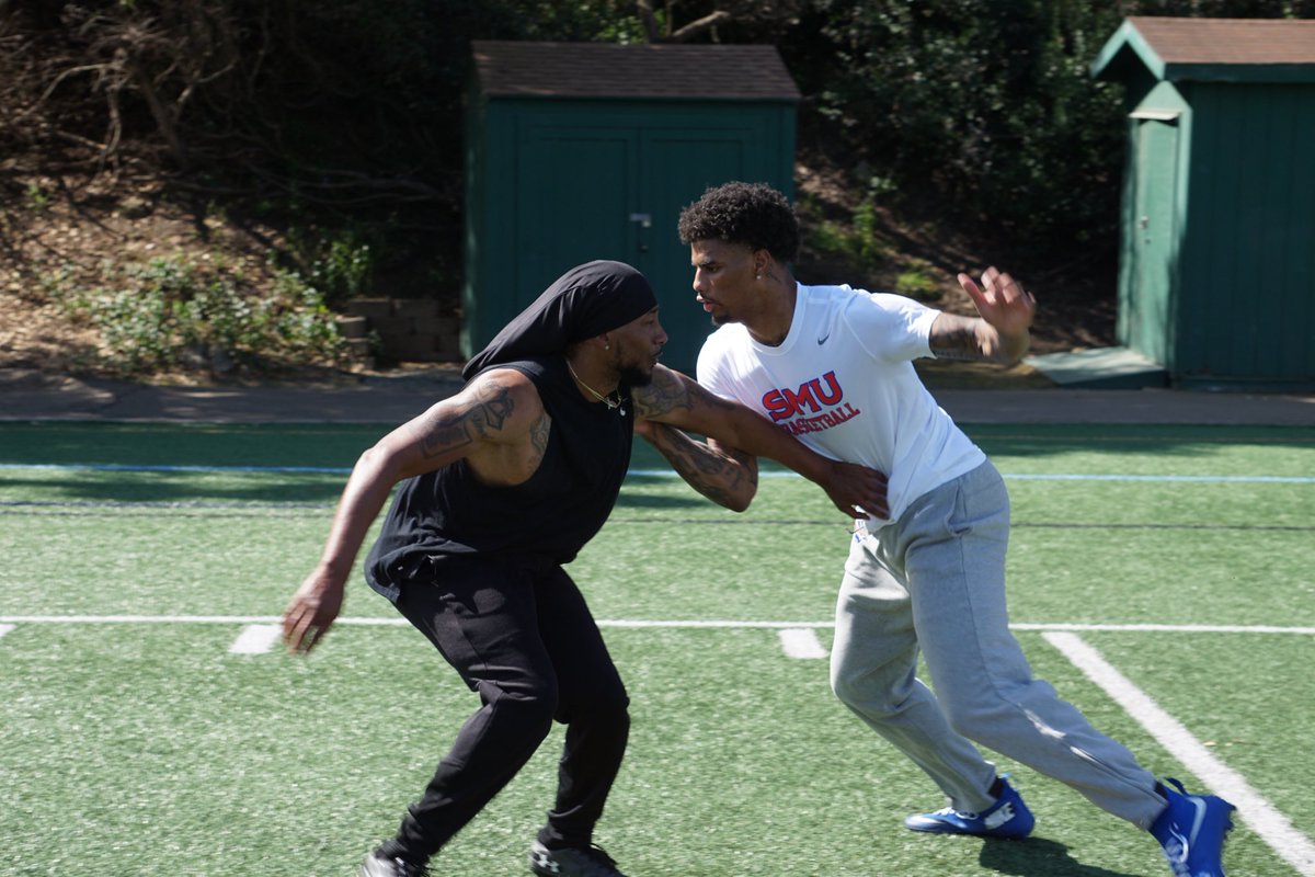 StevieJohnson13's tweet photo. Focused on the main thing. #Elevation https://t.co/GRAcUjSJFn