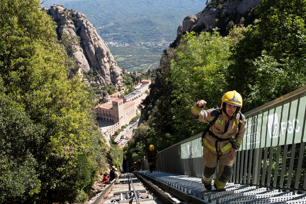 FGCcorporatiu's tweet photo. 🤝 Un any més, èxit de la #VerticalMontserrat! Més de 460 esportistes han pujat els 2.180 esglaons solidaris dels funiculars d'@FGC_Montserrat per la infància en risc atesa a Sant Joan de Déu

🏆 Enhorabona a tots els participants i guanyadors!

📲 https://t.co/ICXSX0h6t1 https://t.co/24fTvw7kMJ