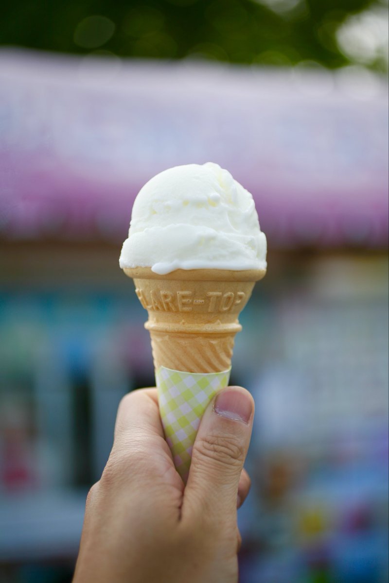 new_satan's tweet photo. 🧜‍♀️🍦🍻🐳 https://t.co/FNF6nvZ20Y