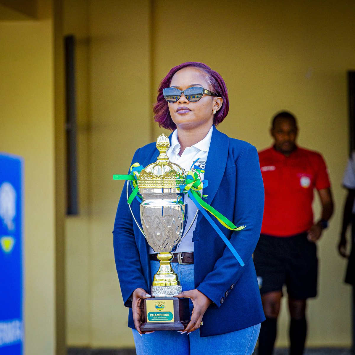 FERWAFA's tweet photo. Aka kanya kuri Stade ya Ngoma n’iya Bugesera hari kubera imikino ya nyuma ya kamarampaka y’icyiciro cya 2 mu Bagabo iza kugena ikipe itwara igikombe.

Ngoma: Sunrise FC vs Etoile de l’Est FC 
Bugesera: Unity FC vs Intare FC
 
Site zombi zarimbishijwe ibikombe bibereye irushanwa. https://t.co/yTBIcFEDGw