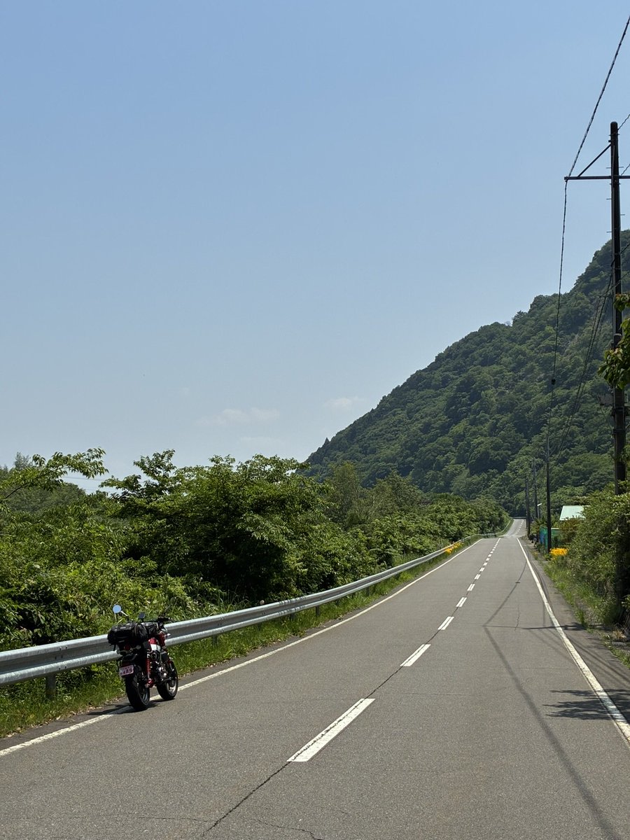 kinkansan's tweet photo. 岐阜県揖斐川町辺りを走ってきました。Googleマップで見ると国道303号線沿いに坂内展望台という記載があり寄り道しました。展望台はありましたが展望は良くなかったです。
帰りは揖斐川沿いの快走路を走りました。
#モンキー125
#坂内展望台 https://t.co/nDq3zPSIRa
