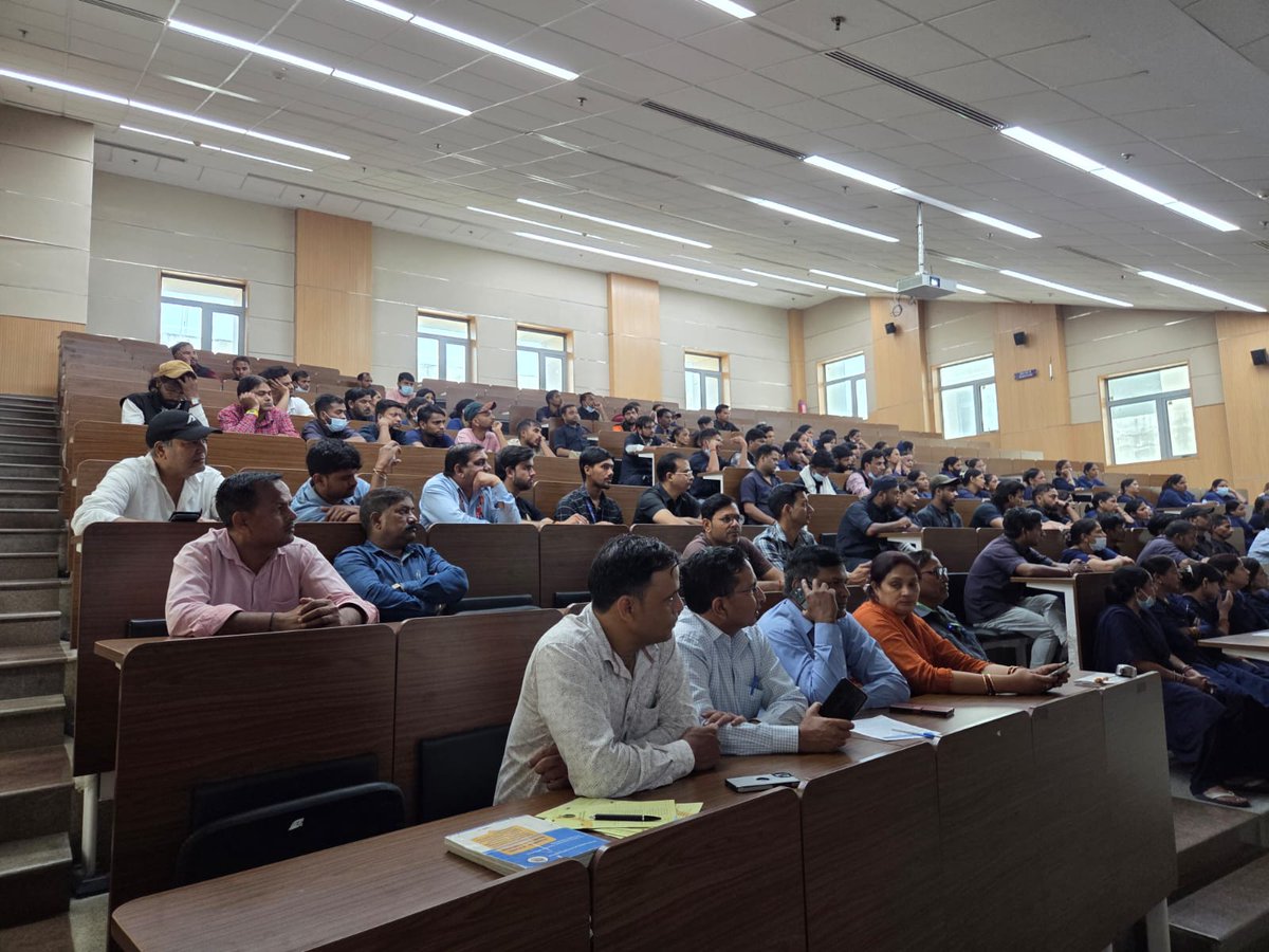 DirectorLHMC's tweet photo. On occasion of 11th National Dengue Day Dept of Community Medicine LHMC organized various Sensitization sessions for Doctors &amp; staff of LHMC on 15th &amp; 16th May on prevention &amp; control of Dengue in hospital. Public Awareness activities were also held in PHC Palam &amp; UHC Kalyanpuri. https://t.co/10R6xPUv69