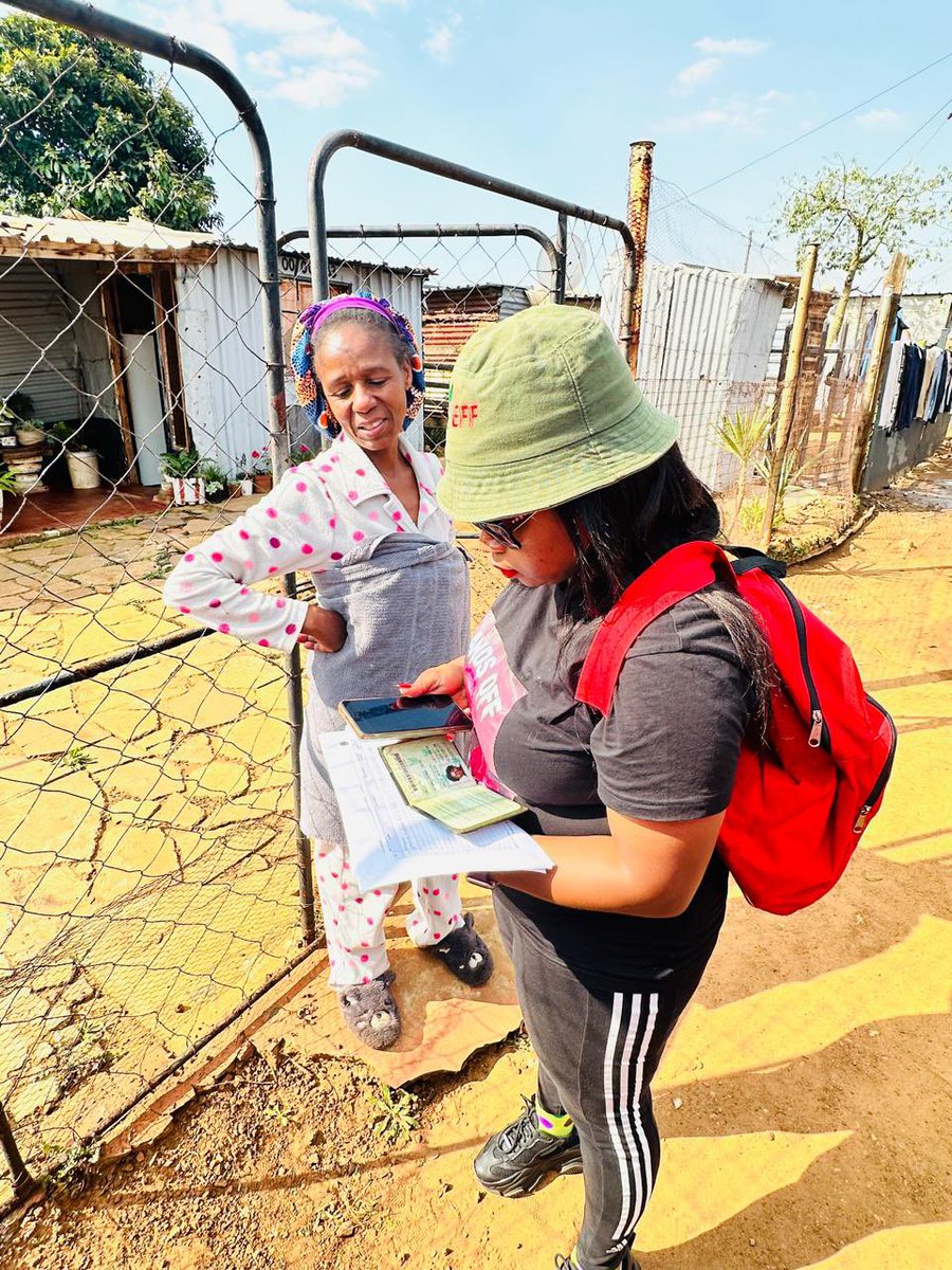 EFFGautengProv's tweet photo. 🚨In Pictures🚨

The EFF in Mogale Sub-Region, West Rand, led by Fighter Lindiwe Masilela(PCT) engaging the community on the #EFFMassVoterRegistration, which entails voter registration and updating voter address. 

In order to change the voting patterns in this country, We must change the complexion of the voters roll. We must get the Youth to participate in democracy en masse by voting for the EFF. 

#RegisterToVoteEFF  In The 2026 Local Government Elections On The Following Link: https://t.co/YdtkYBj1Zf